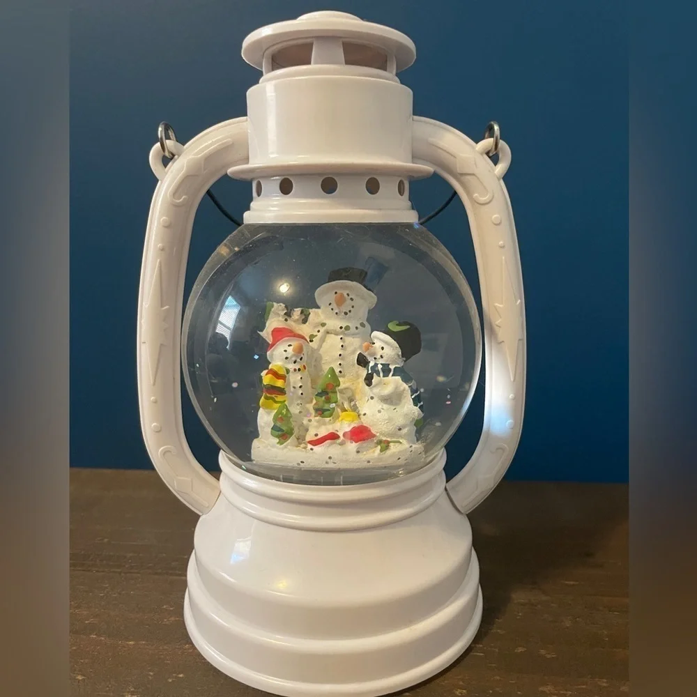 Snowman snow globe